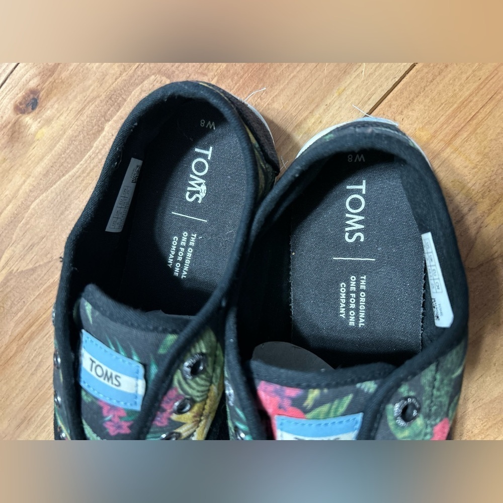 TOMS Classic Black Canvas Shoes - Picture 4 of 6
